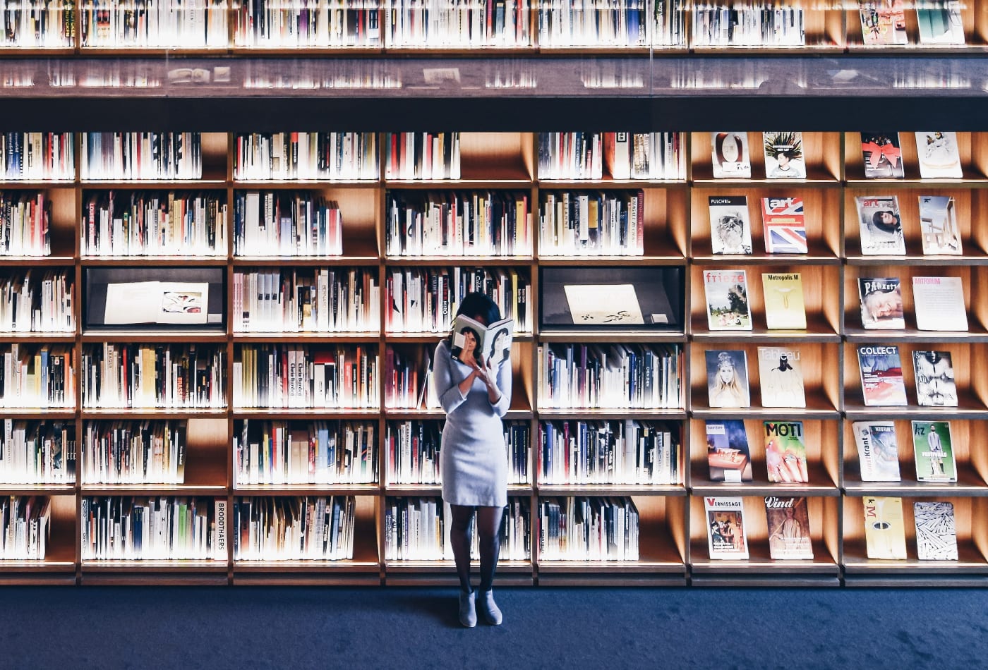 Издателска къща Метрополис logo