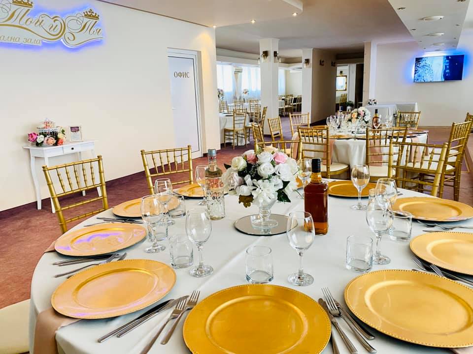 Ресторант Той и Тя logo