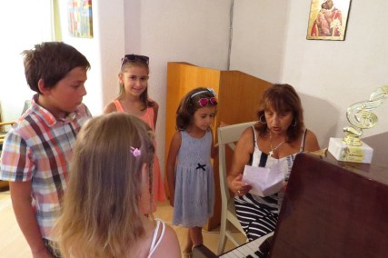 Гласове срещу течението ЕООД logo